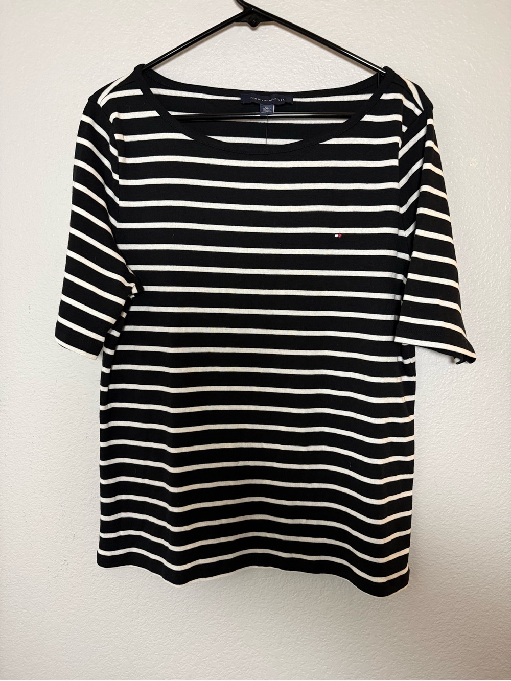 Tommy Hilfiger Women’s Blue & White Striped Boat Neck Size XL